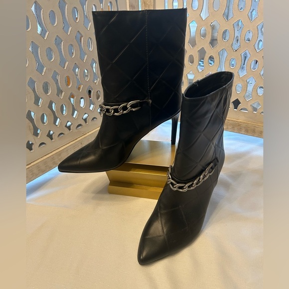 Chinese Laundry Black Quilted Heeled Boots with Chain - Picture 2 of 14